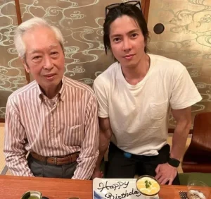 祖父・青木信光の出版業での成功と実績